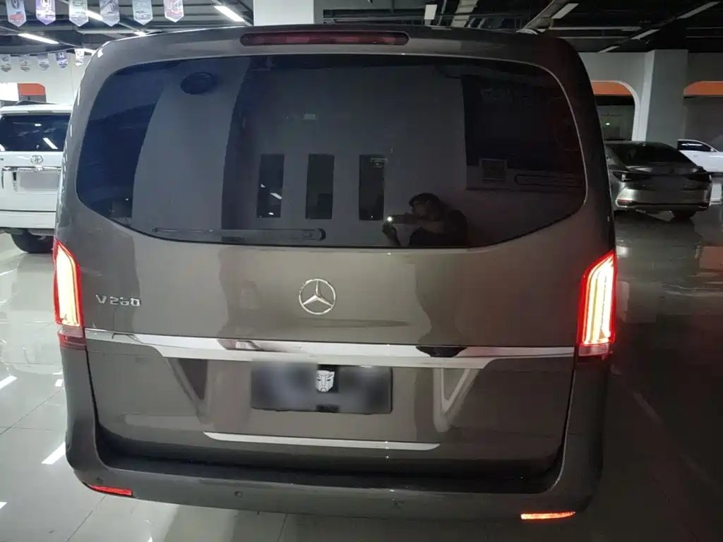 Mercedes-Benz V-Class 2018 — фото 6