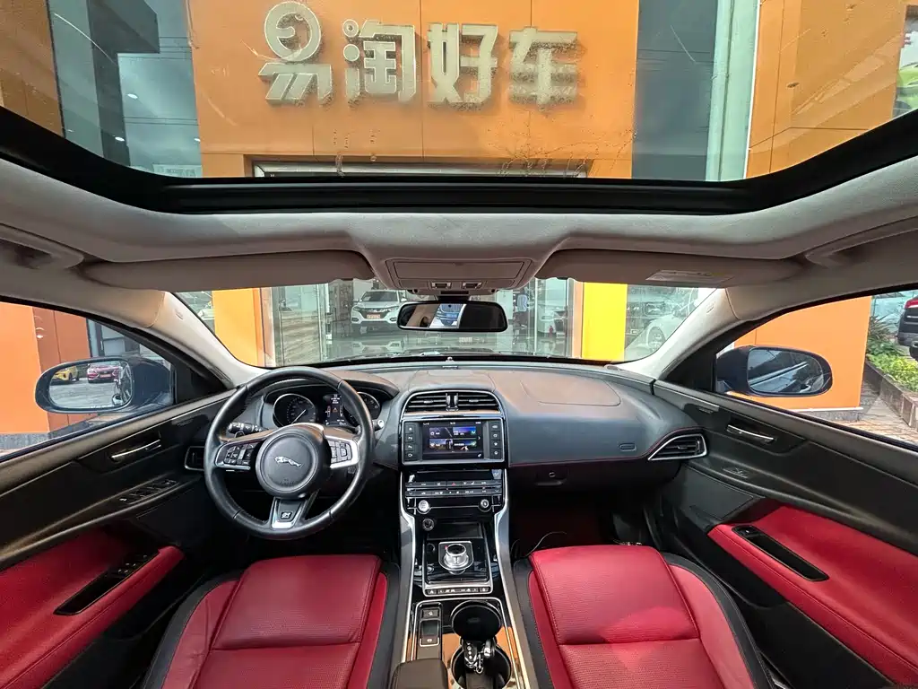 Jaguar XE 2016 — фото 15