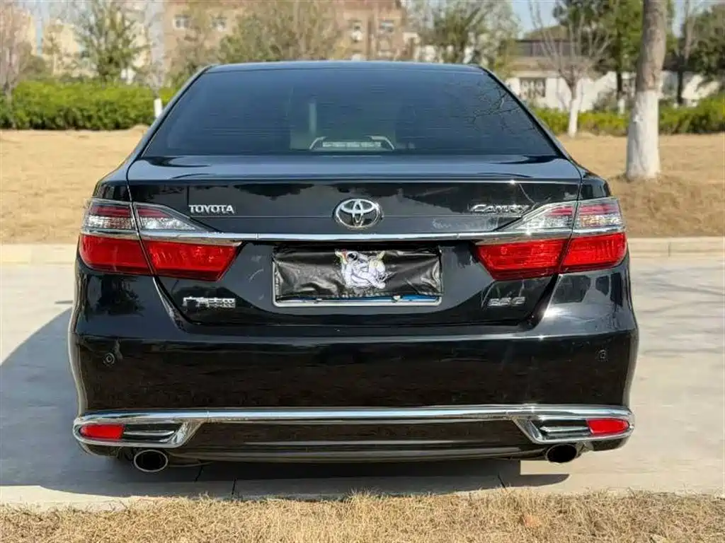 Toyota Camry 2017 — фото 9