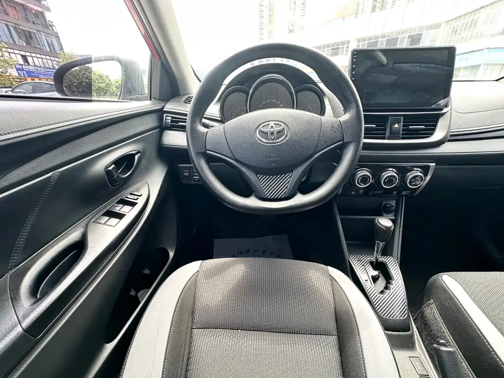 Toyota Yaris L 2020 — фото 11