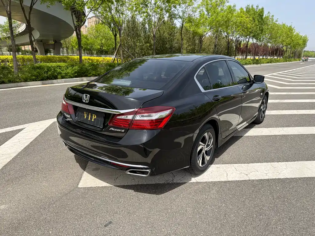 Honda Accord 2017 — фото 9