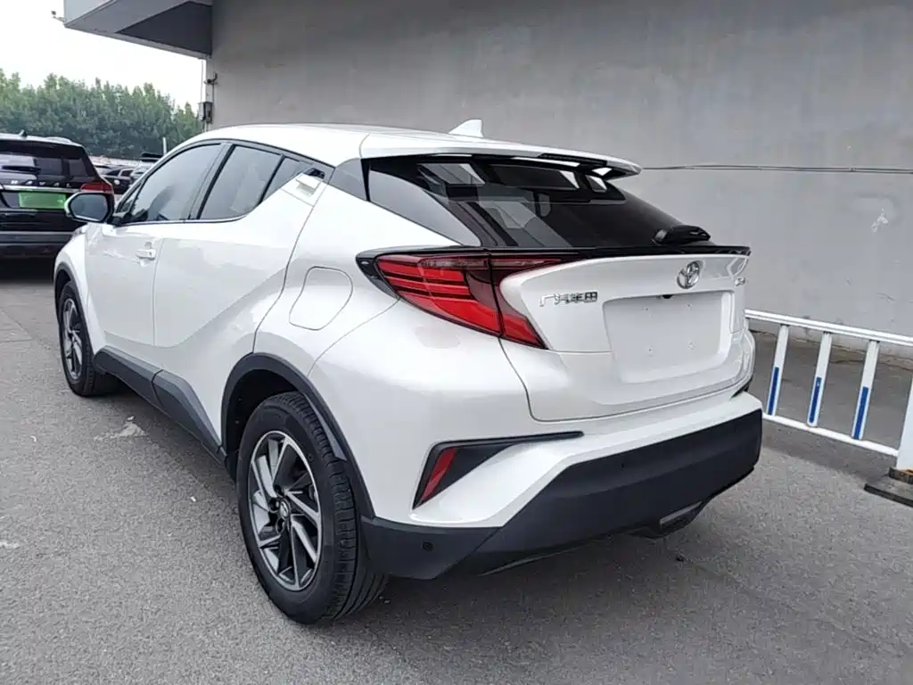 Toyota C-HR 2023 — фото 23