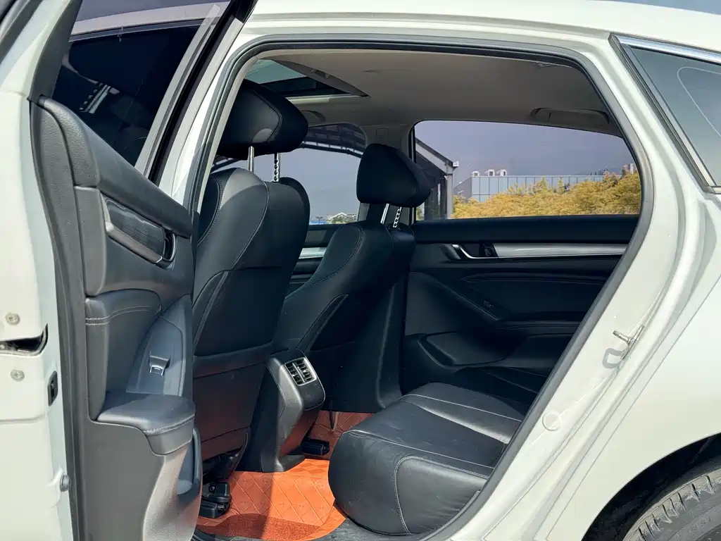Honda Accord 2020 — фото 17