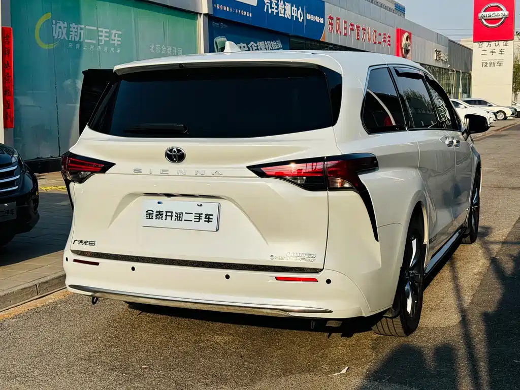 Toyota Sienna 2025 — фото 18