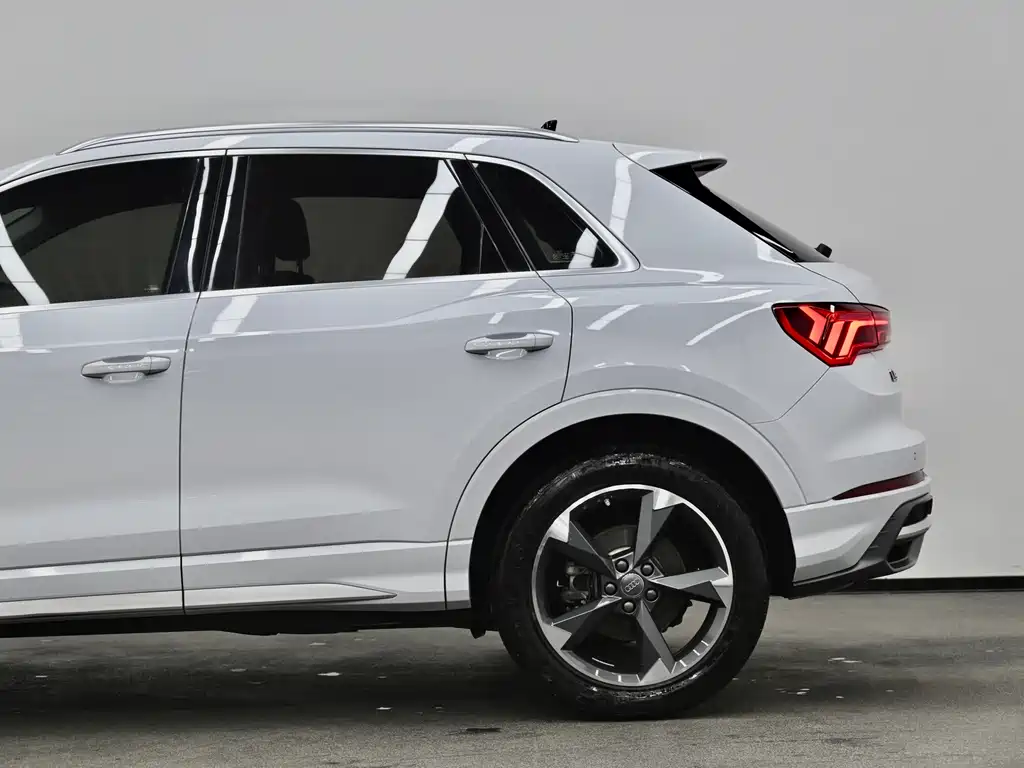 Audi Q3 2019 — фото 21
