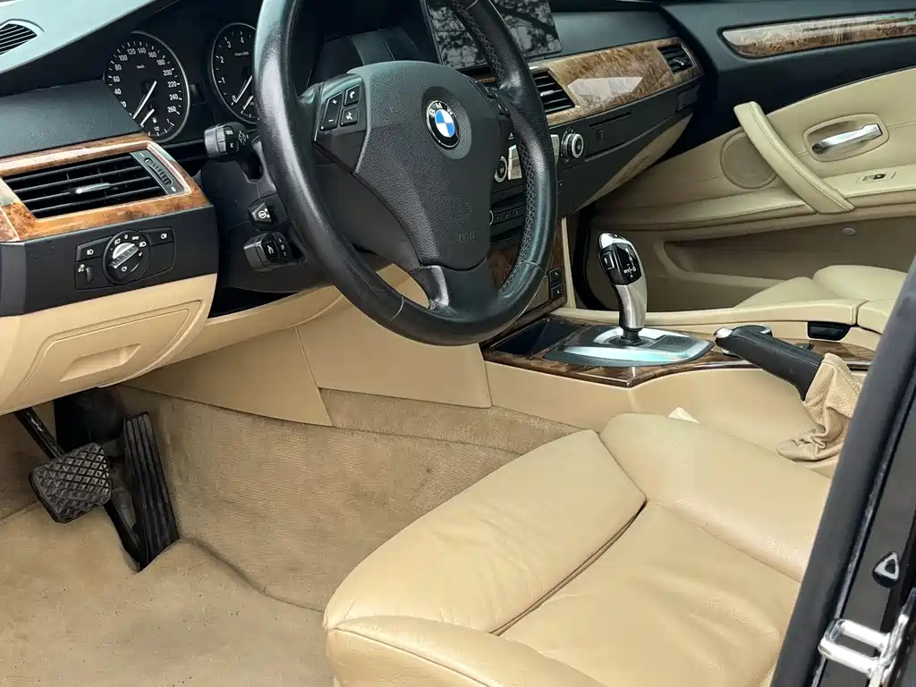 BMW 5 Series 2009 — фото 15