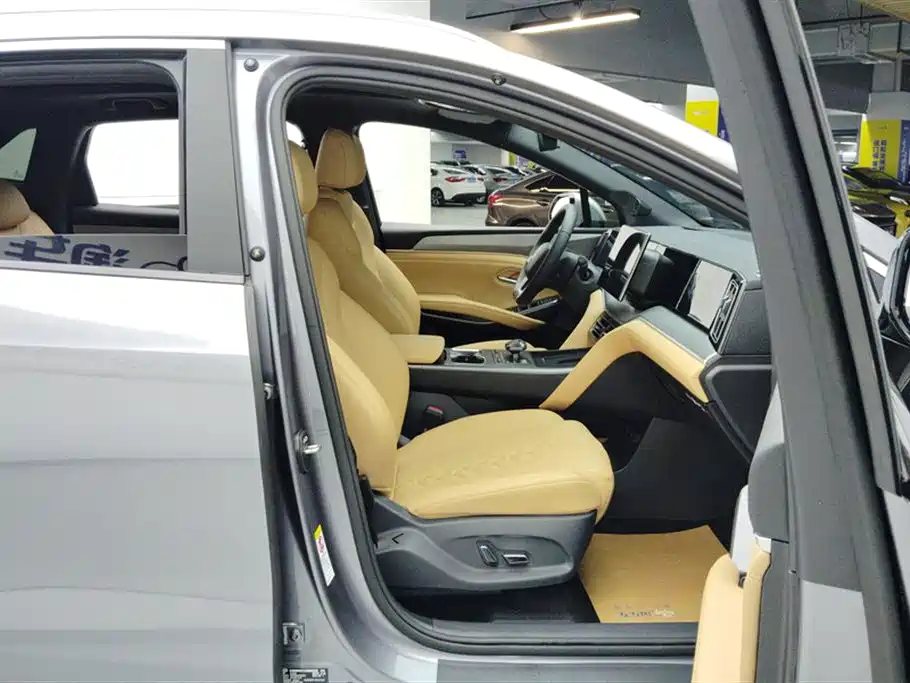 BYD L DM-i 2024 — фото 8