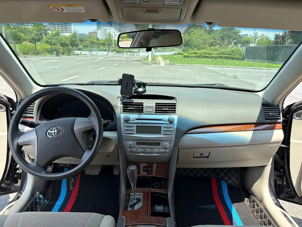Toyota Camry 2014 — фото 11