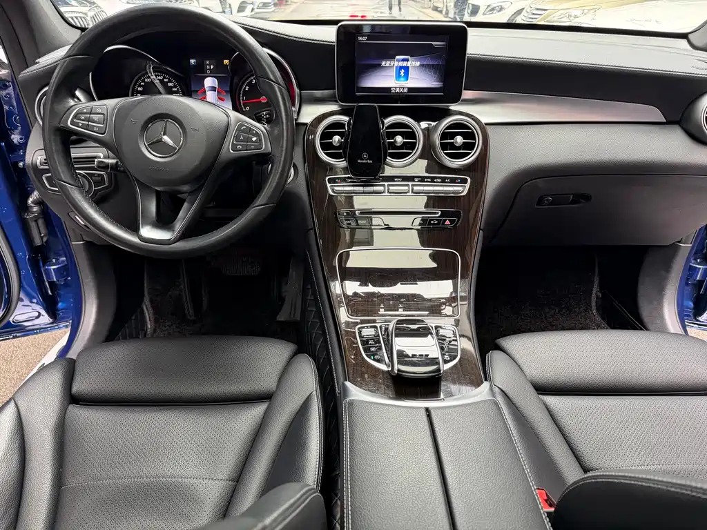 Mercedes-Benz GLC 2018 — фото 16