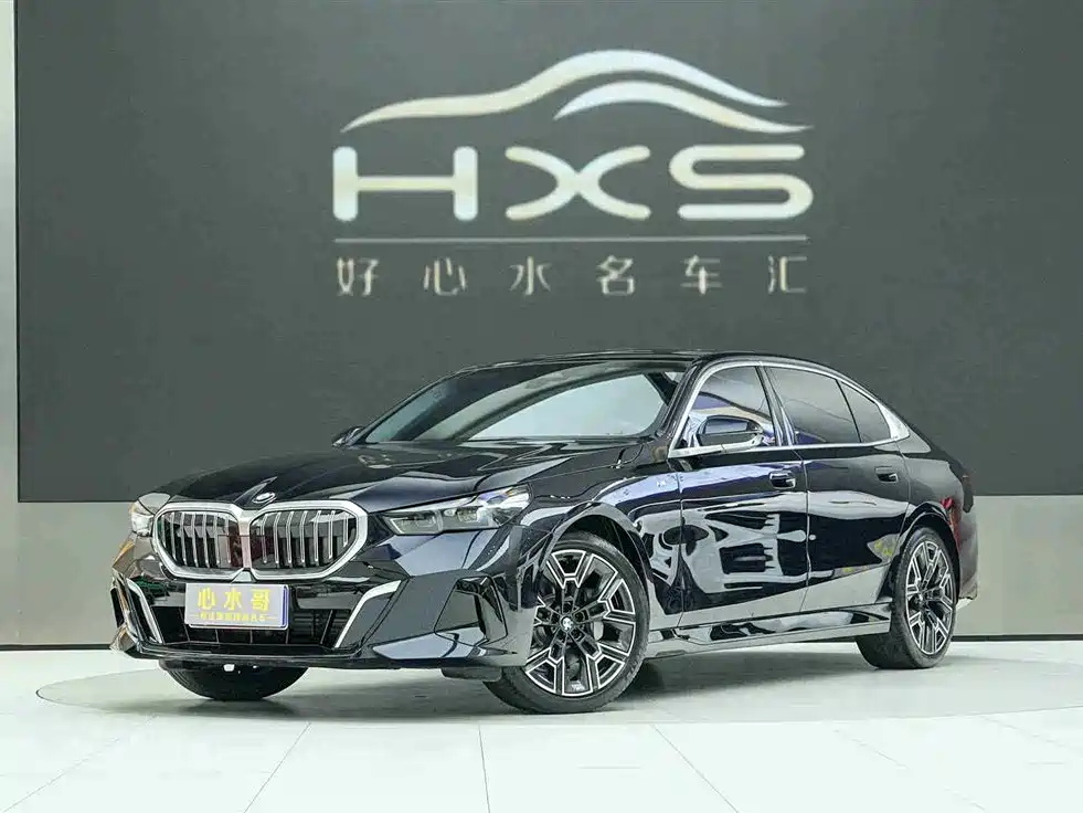 BMW 5 Series 2025 — фото 1