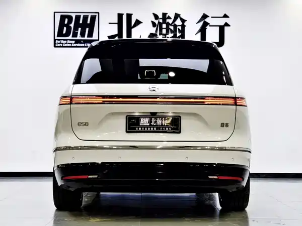 NIO ES8 2025