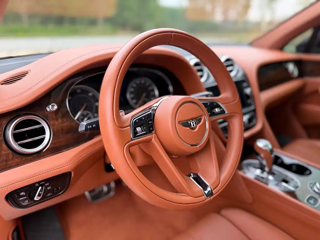 Bentley Bentayga 2016 — фото 11