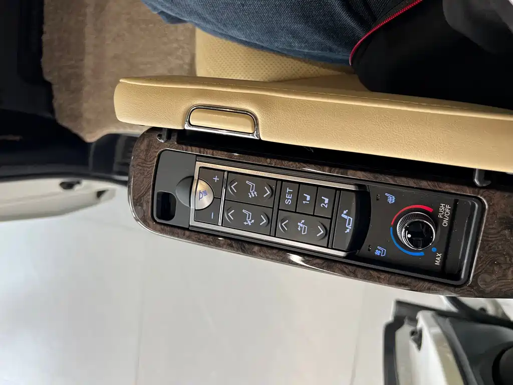 Toyota Alphard 2021 — фото 11