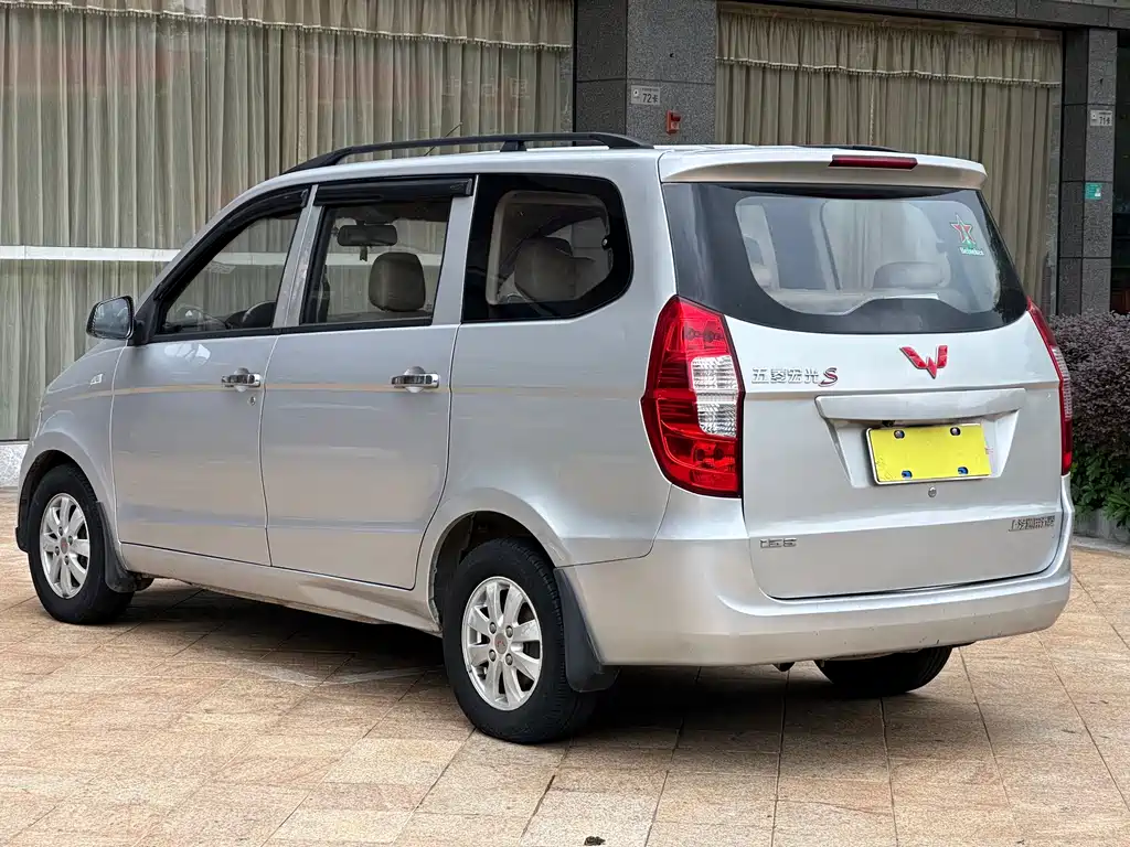 Wuling Hongguang 2015 — фото 10