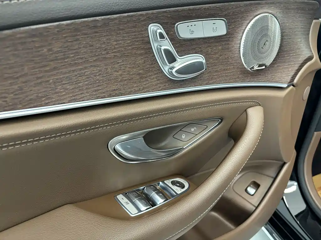 Mercedes-Benz E-Class 2022 — фото 12