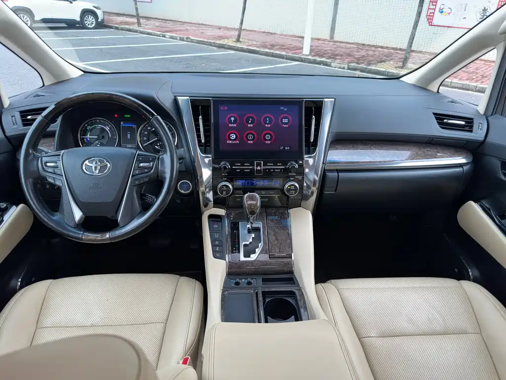 Toyota Alphard 2021 — фото 12
