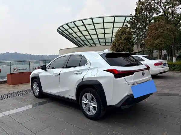 Lexus UX 2022