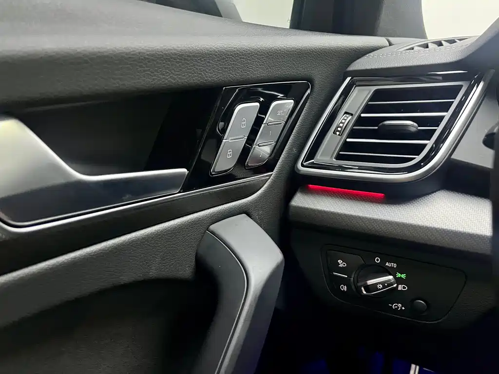 Audi Q5L Sportback 2025 — фото 11