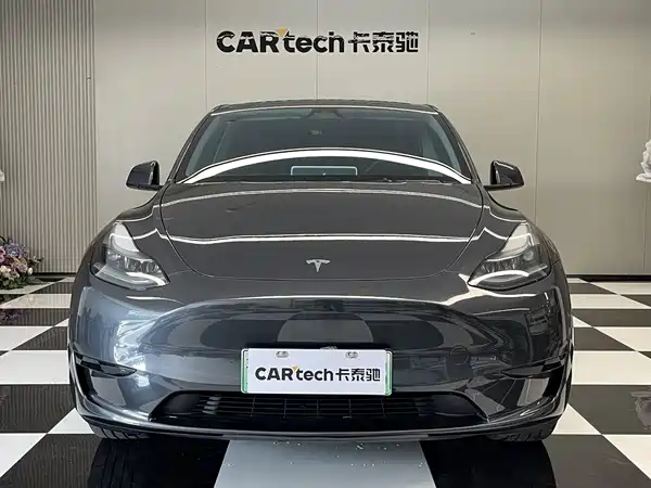 Tesla Model Y 2025