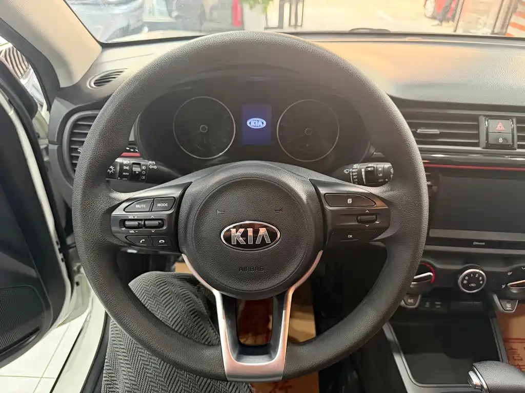 Kia KX Cross 2018 — фото 13