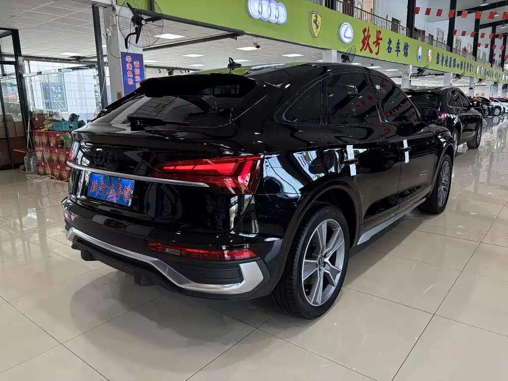 Audi Q5L Sportback 2022 — фото 8
