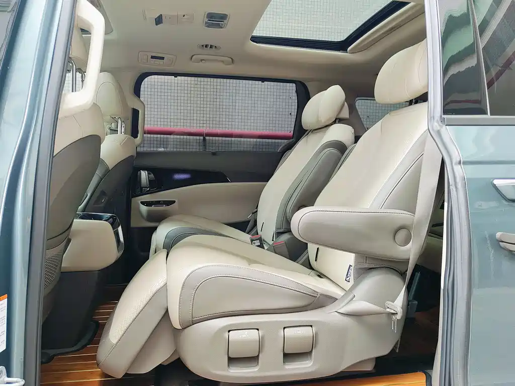 Kia Carnival 2023 — фото 10