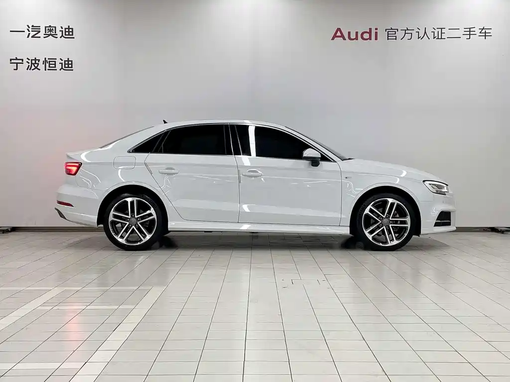 Audi A3 2018 — фото 2