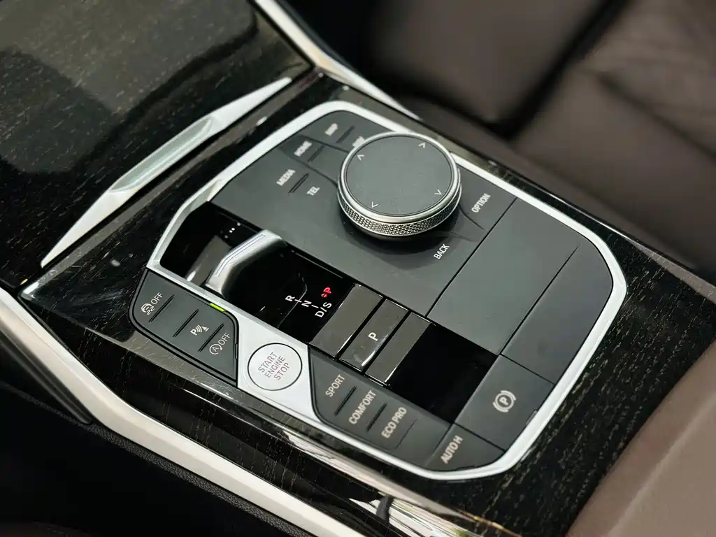 BMW 3 Series 2023 — фото 16