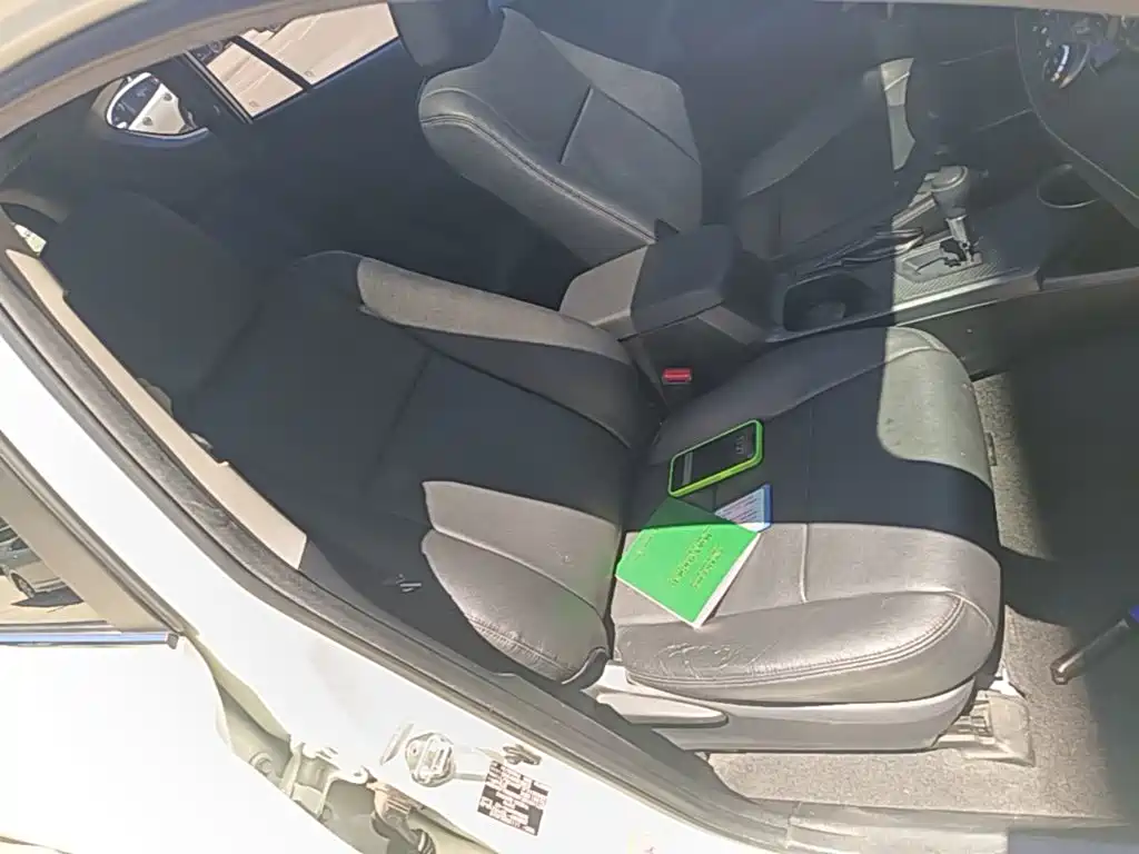 Toyota RAV4 2015 — фото 25