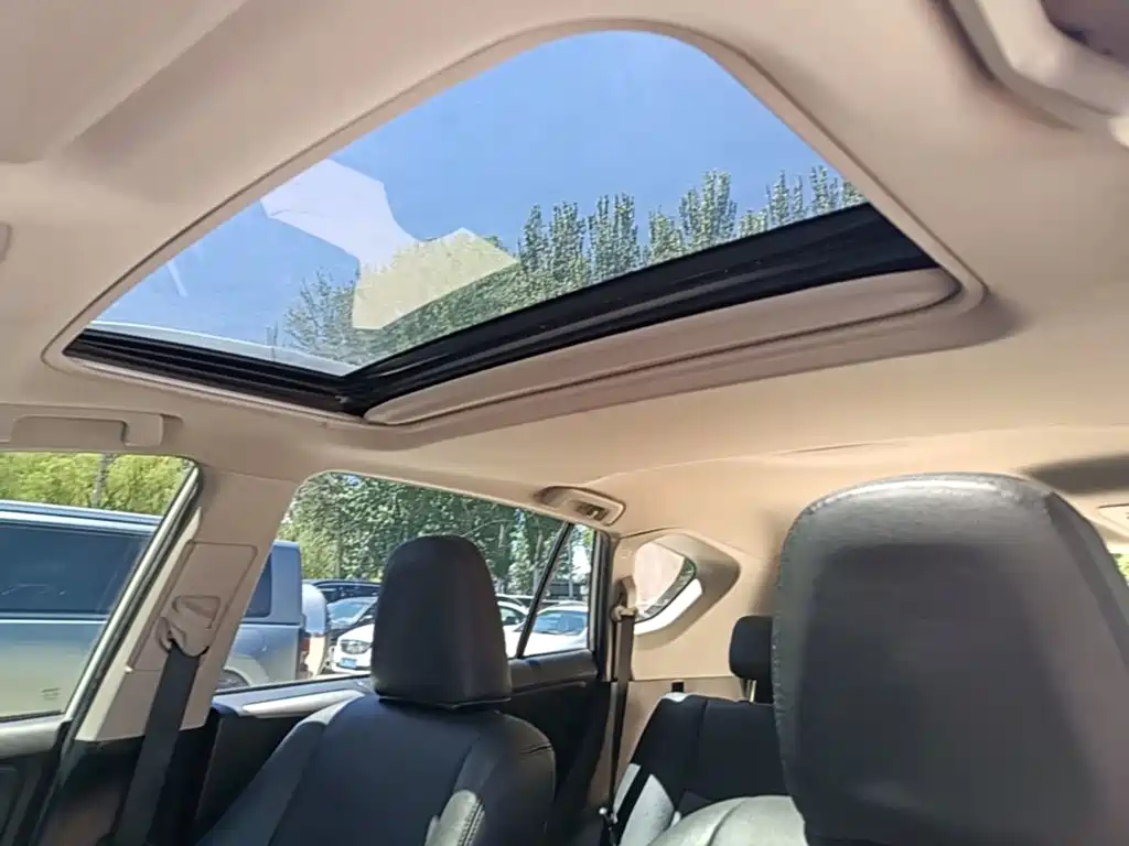 Toyota RAV4 2015 — фото 18