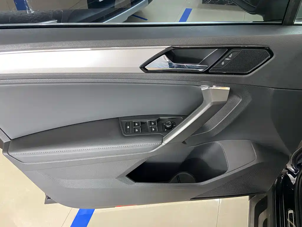 Volkswagen Tiguan L 2019 — фото 12