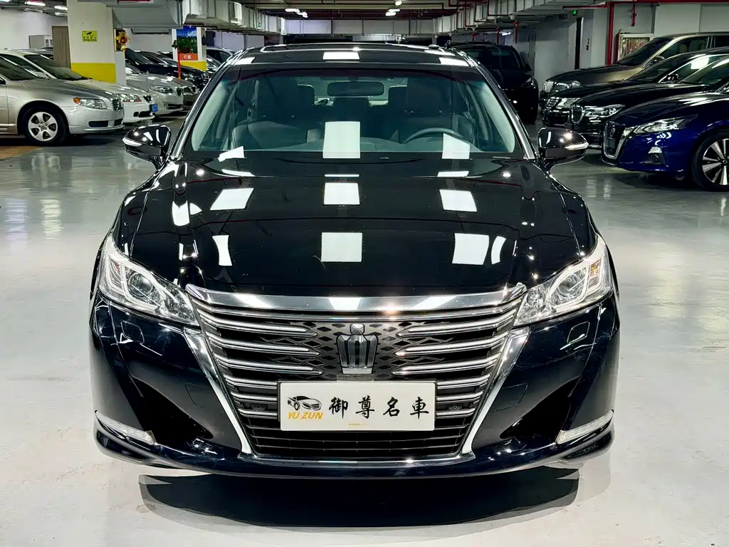 Toyota Crown 2016 — фото 2