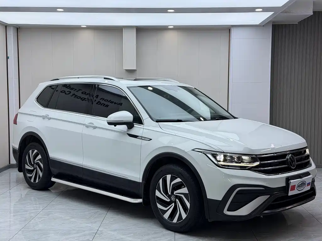 Volkswagen Tiguan L 2023 — фото 3
