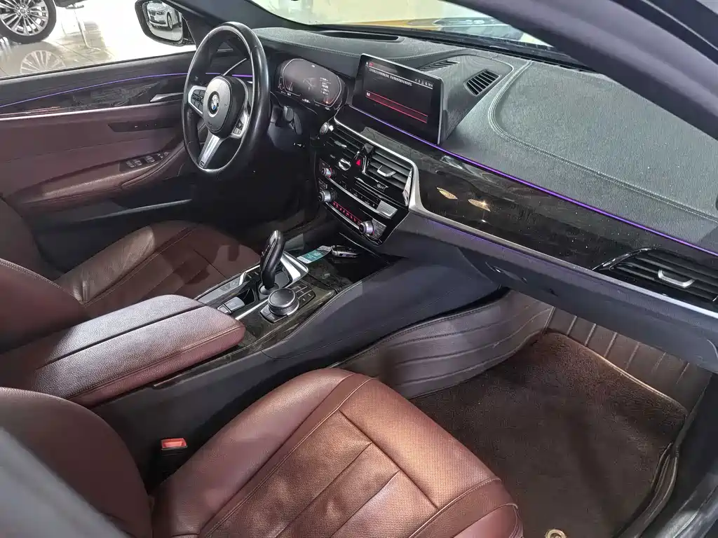 BMW 5 Series 2019 — фото 17