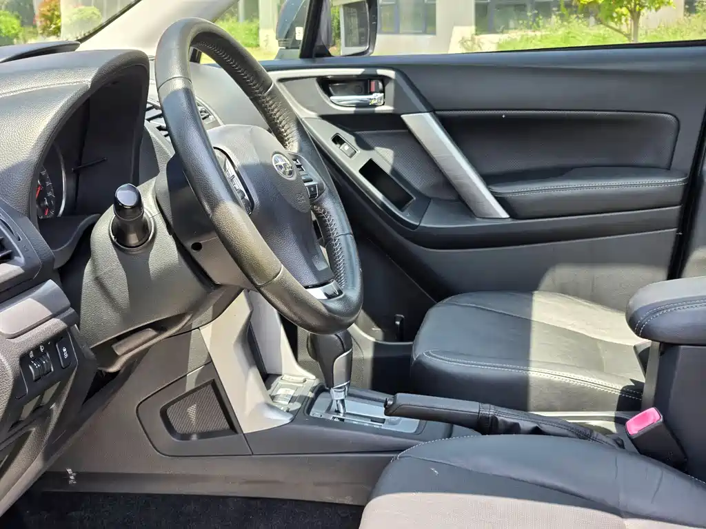 Subaru Forester 2015 — фото 11