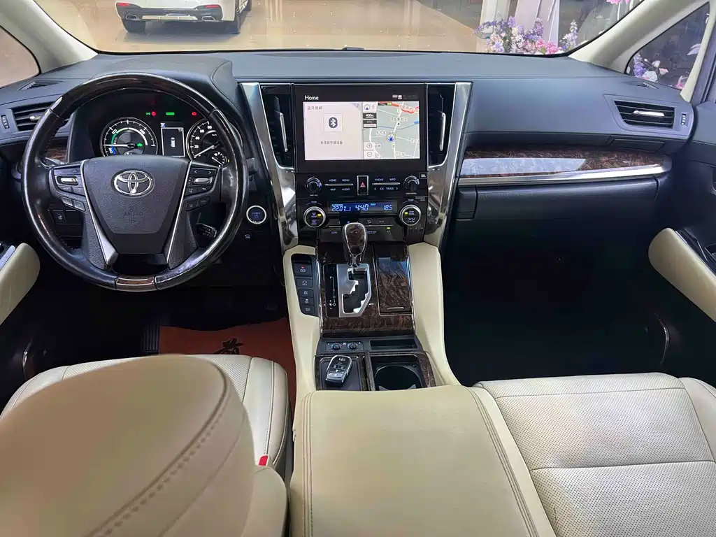 Toyota Alphard 2021 — фото 20