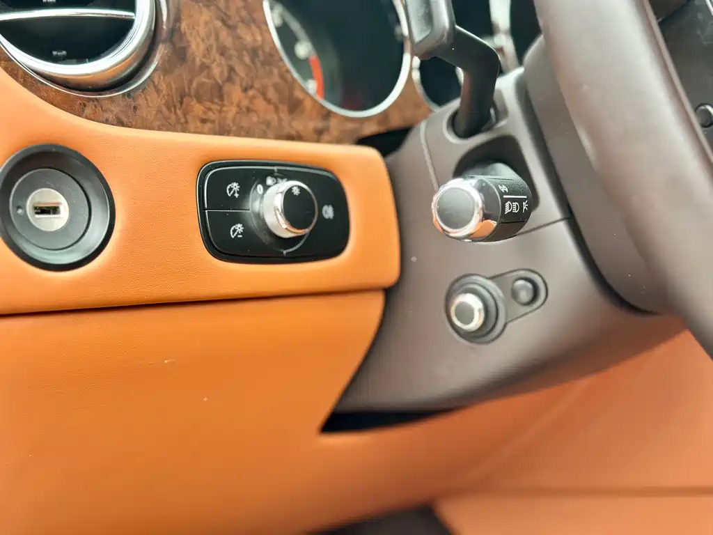 Bentley Flying Spur 2012 — фото 19