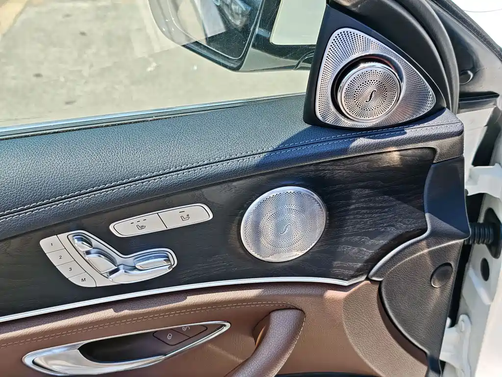 Mercedes-Benz E-Class 2019 — фото 10