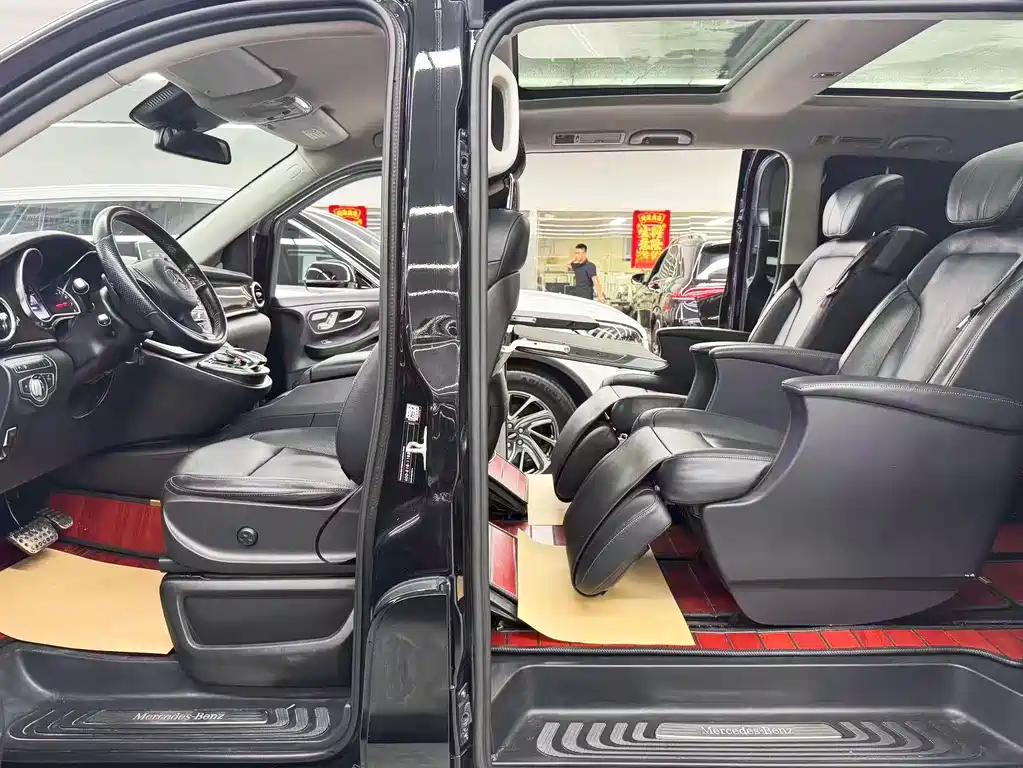 Mercedes-Benz V-Class 2020 — фото 8