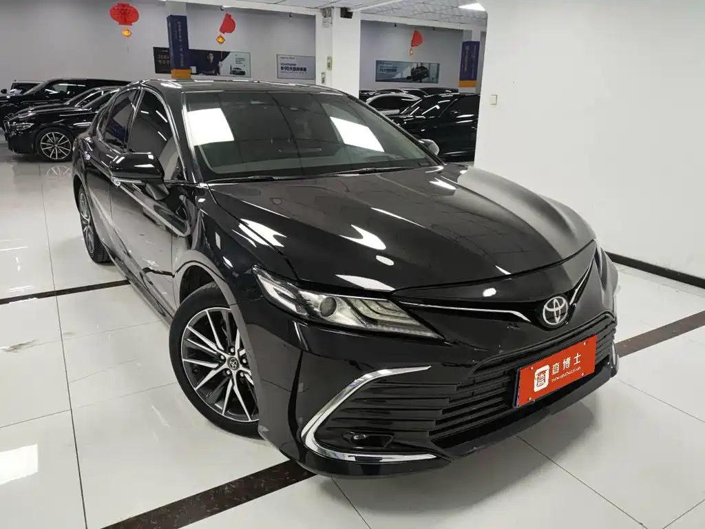Toyota Camry 2022 — фото 2