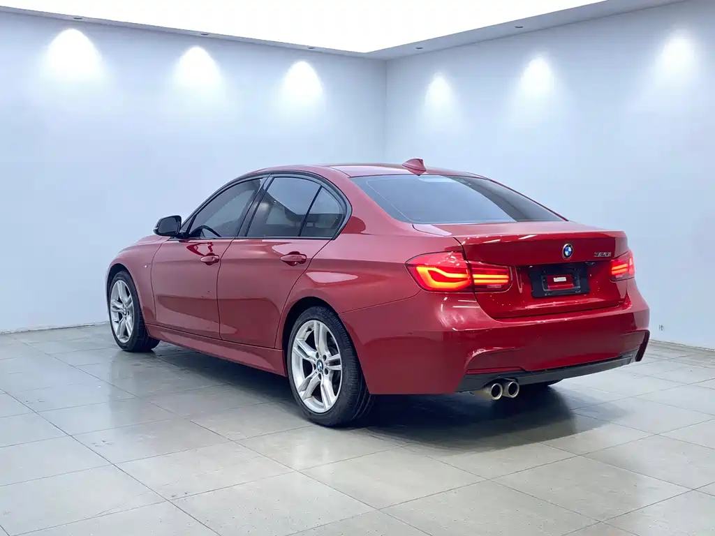BMW 3 Series 2018 — фото 19