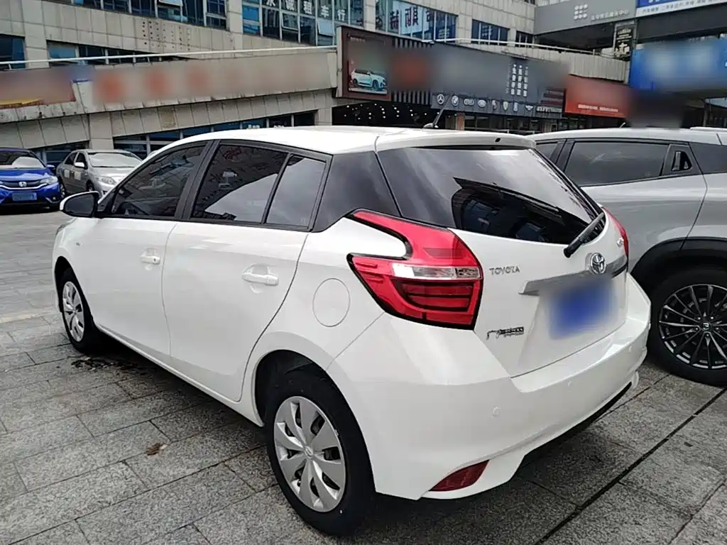 Toyota Yaris L 2021