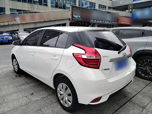 Toyota Yaris L 2021