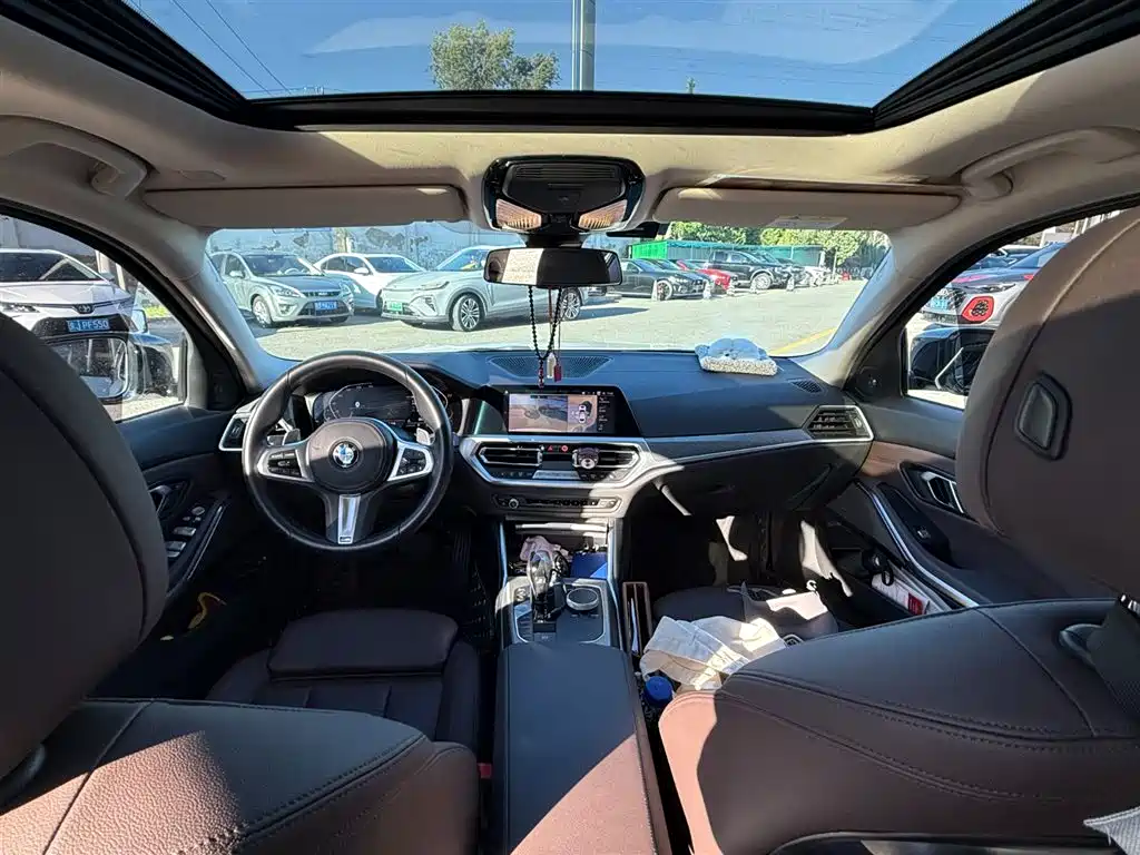 BMW 3 Series 2019 — фото 11