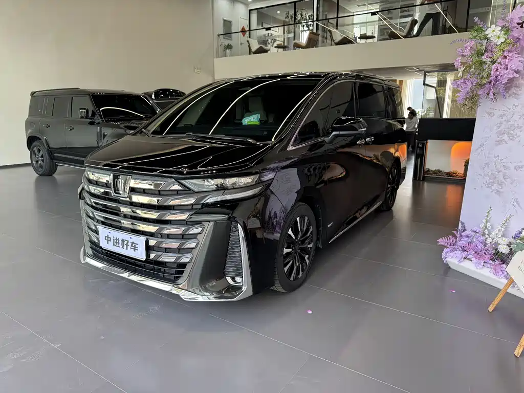 Toyota Vellfire 2024 — фото 1