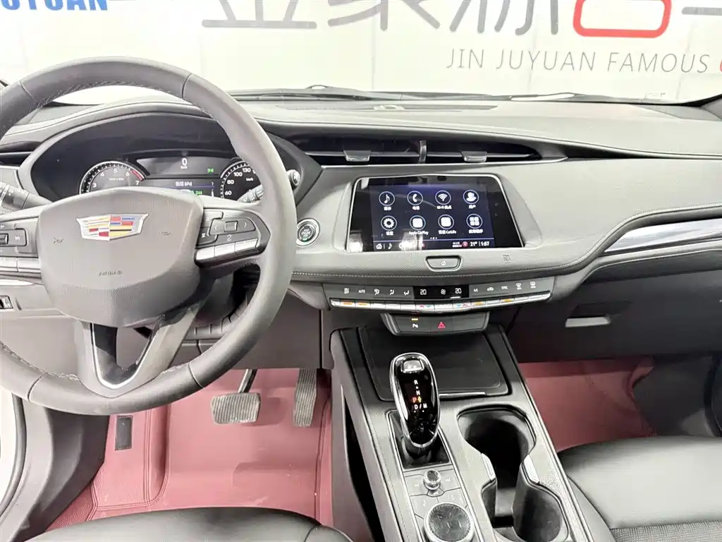 Cadillac XT4 2021 — фото 12