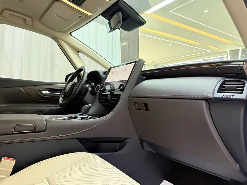 Toyota Alphard 2025