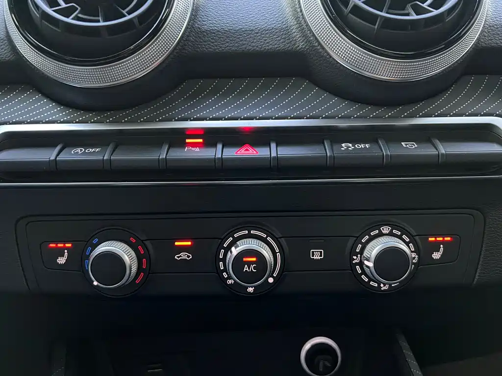 Audi Q2L 2023 — фото 10
