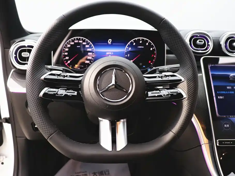 Mercedes-Benz C-Class 2025 — фото 15