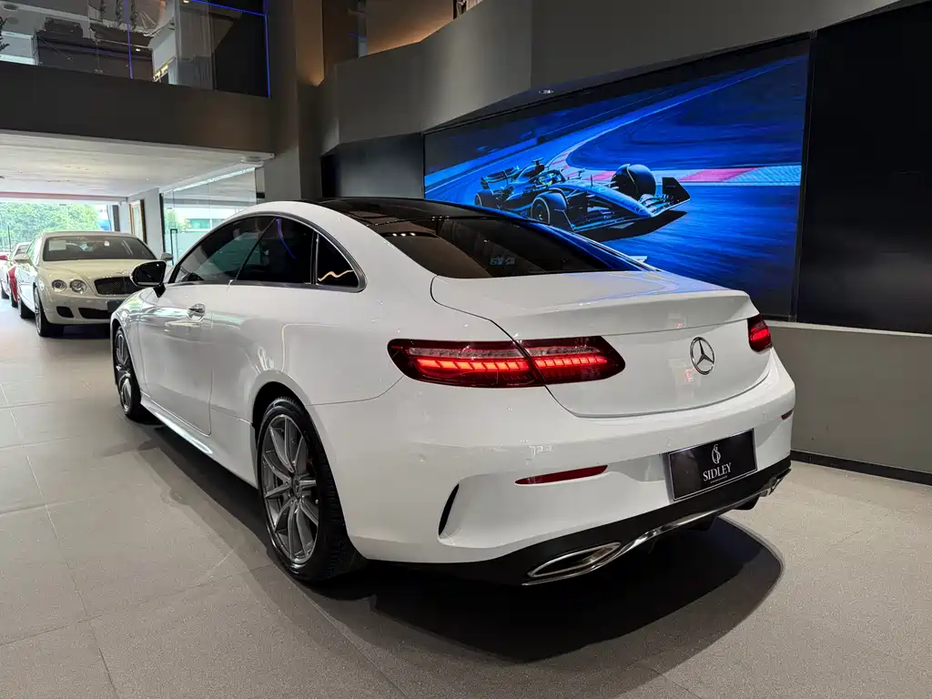Mercedes-Benz E-Class 2022 — фото 4